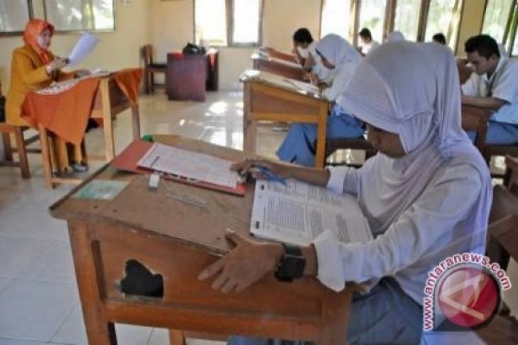 Biaya Pendidikan SMA Tinggi, Warga Karawang Melapor