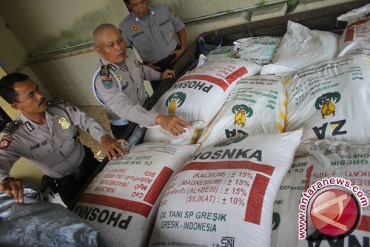 Pabrik pupuk ilegal di Sukabumi digerebek polisi