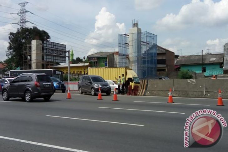 Tol Jakarta-Cikampek Berlakukan Contra Flow - ANTARA News 