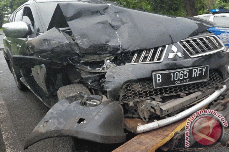 Tujuh mobil tabrakan beruntun di Tol Jakarta-Cikampek