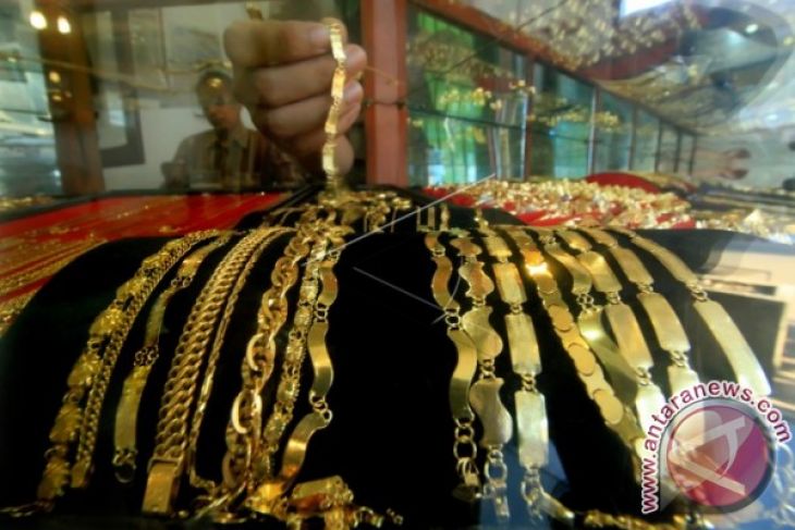 Giliran Harga Emas Naik Tertinggi