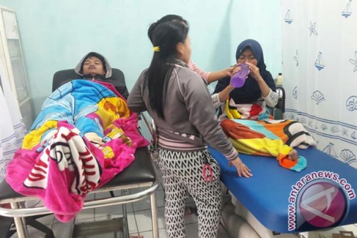 Waduh, 16 warga Karawang keracunan gas