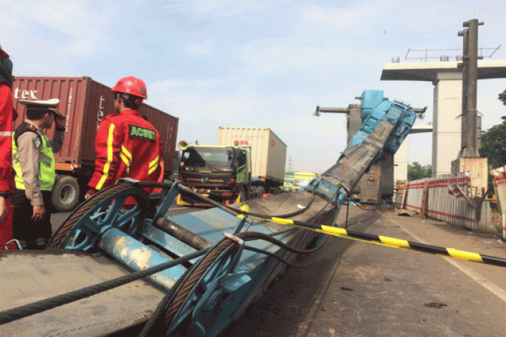 Jakarta-Bekasi Butuh Tujuh Jam Pascainsiden Crane (Video)