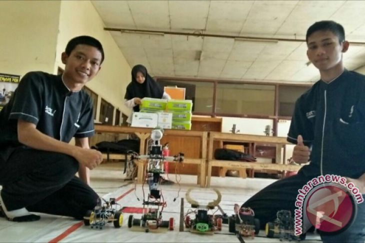 Ini Robot Humanoid Buatan Pelajar SMK Cikampek
