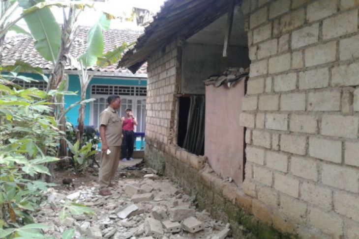 Ada kerusakan rumah akibat gempa Lebak di Sukabumi