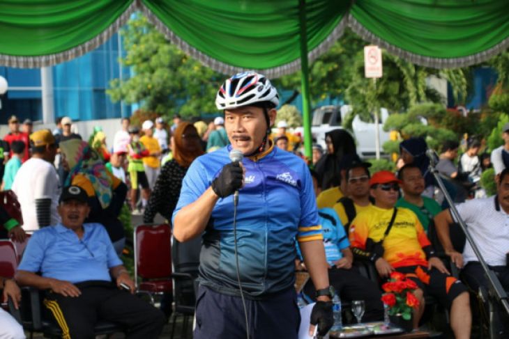 Pjs Walkot Bekasi lepas pesepeda dalam rangkaian HUT daerah