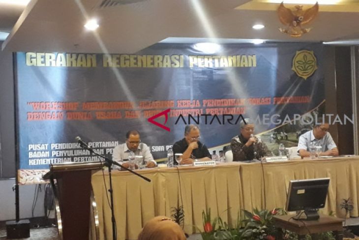 Regenerasi sektor pertanian perlu segera dilakukan