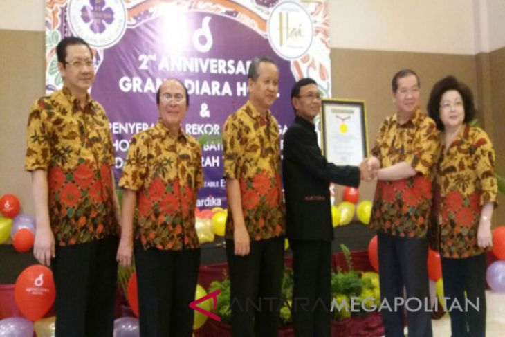 Hotel berdekorasi batik nusantara raih rekor MURI