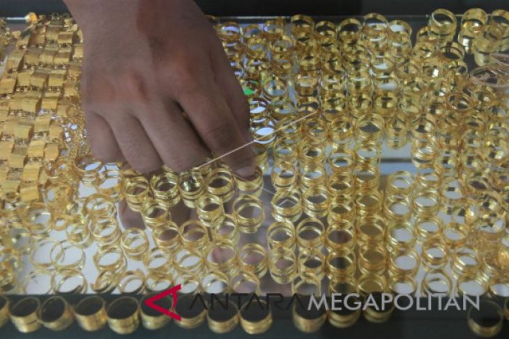 Giliran harga emas naik tipis