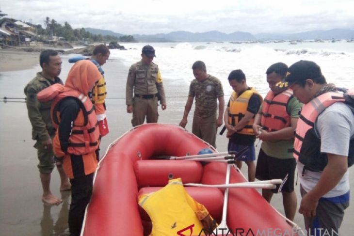43 Wisatawan tenggelam di laut Sukabumi