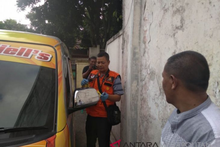 Mobil pengurus Partai Golkar Sukabumi dirusak