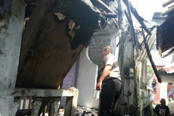 Kompor meledak di Sukabumi hanguskan empat rumah