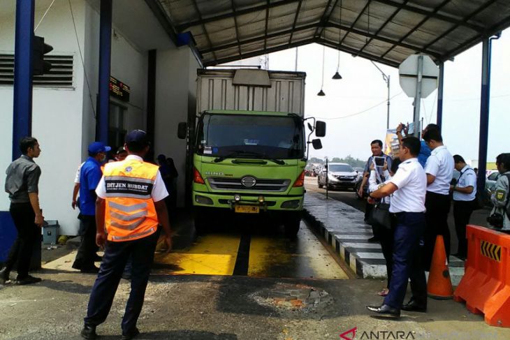 Kemenhub terapkan pemindahan muatan bagi truk overload