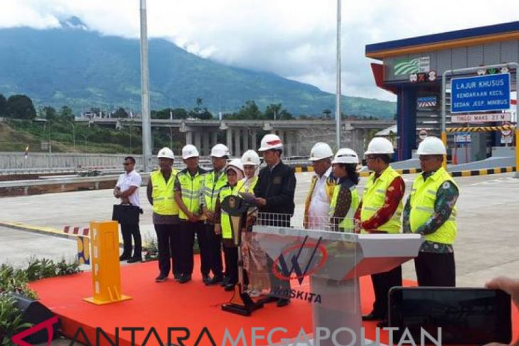 Gubernur Jabar targetkan seluruh daerah terhubung tol