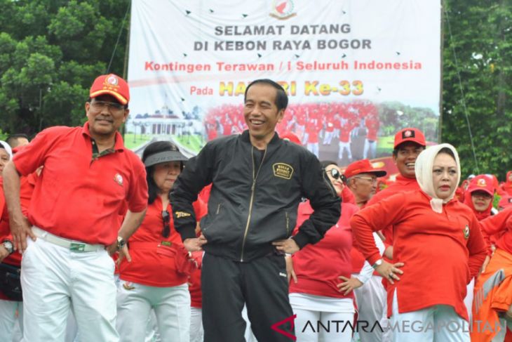 Jokowi Membangun Citra Politik Di Mata Emak-emak