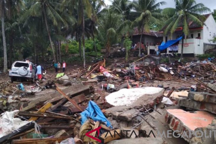 Para pengungsi korban terdampak tsunami Lampung menunggu relokasi