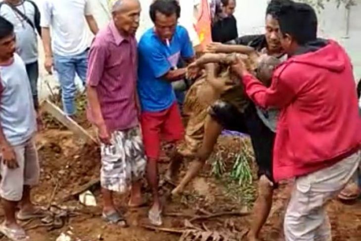 Enam bocah di Cicurug Sukabumi tertimbun longsor