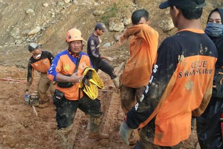 Pencari kayu temukan mayat di pinggir pantai
