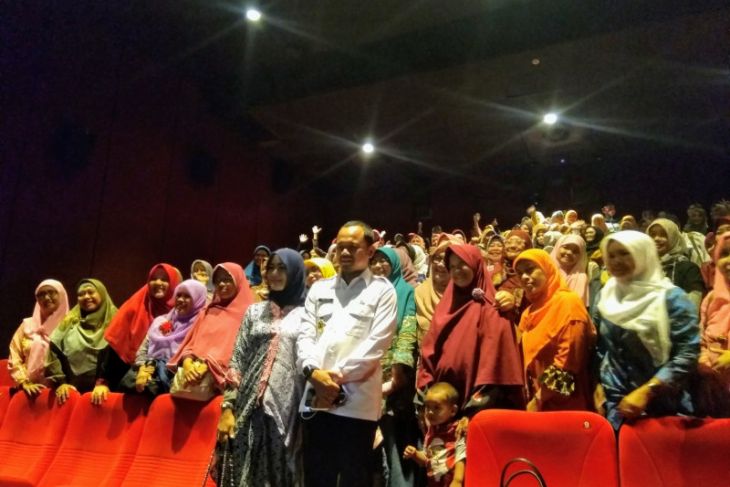Bima ajak pengajar Sekolah Ibu nobar