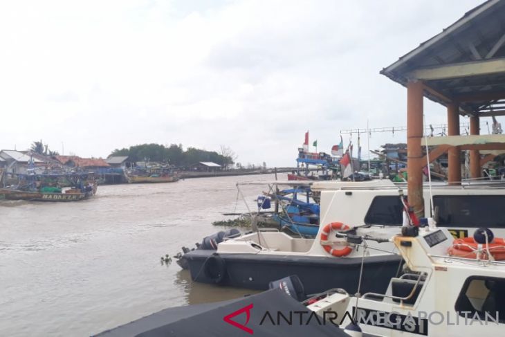 Kapal terbalik, empat nelayan Indramayu hilang di perairan Karawang