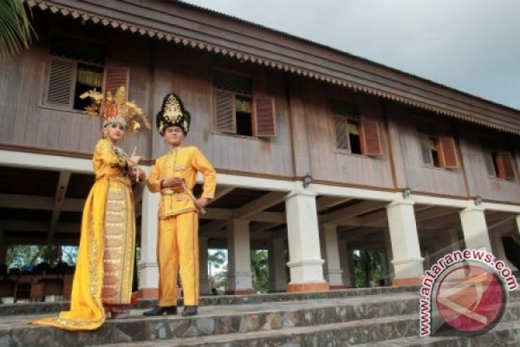 Wali Kota Hapus Retribusi Rumah Adat Dulohupa Antara News Gorontalo
