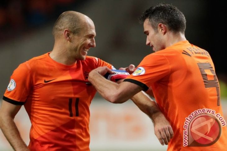 Van Persie Belum Siap