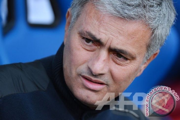 Penggemar Dukung Mourinho Setelah Manchester United Kalahkan Burnley