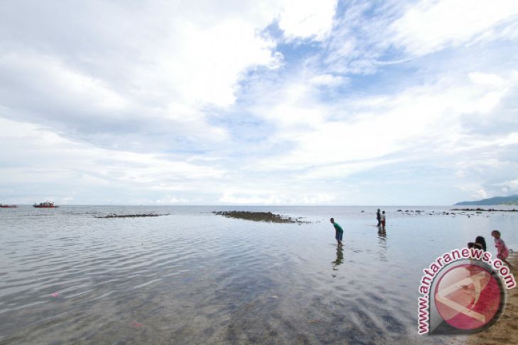 Pemkab Lirik Potensi Wisata Pantai Desa Lamu