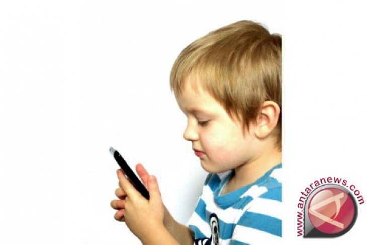 Mengatasi Kecanduan Gadget Pada Anak