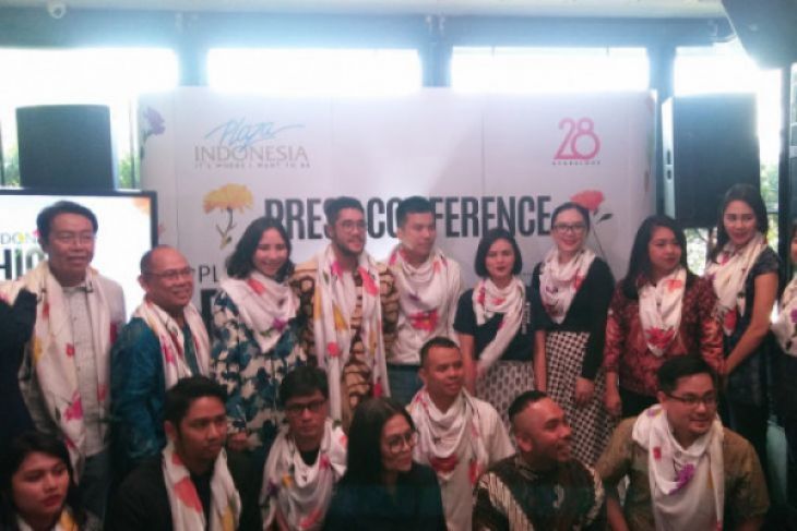 Perancang Indonesia Hadirkan Ragam Kain Tradisional Jadi Koleksi