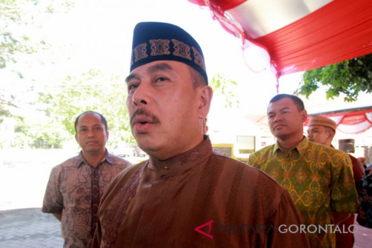 Gegana Polda Gorontalo Hancurkan Tas Mencurigakan Di Pos KTL