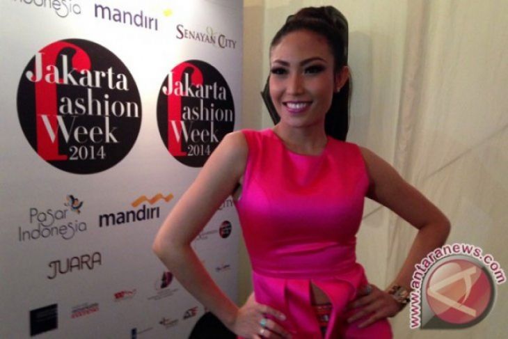 Ayu Dewi Puas Saksikan Konser Syahrini Meski Tak Dapat