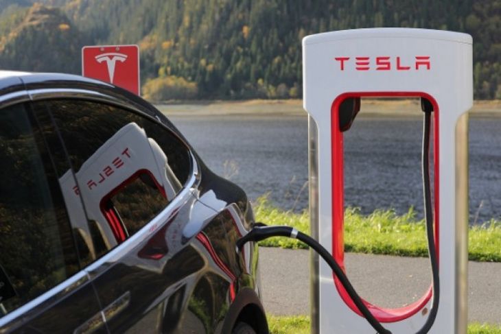 Tesla Berikan Pengisian Daya Gratis Di Wilayah Terkena Badai Florence