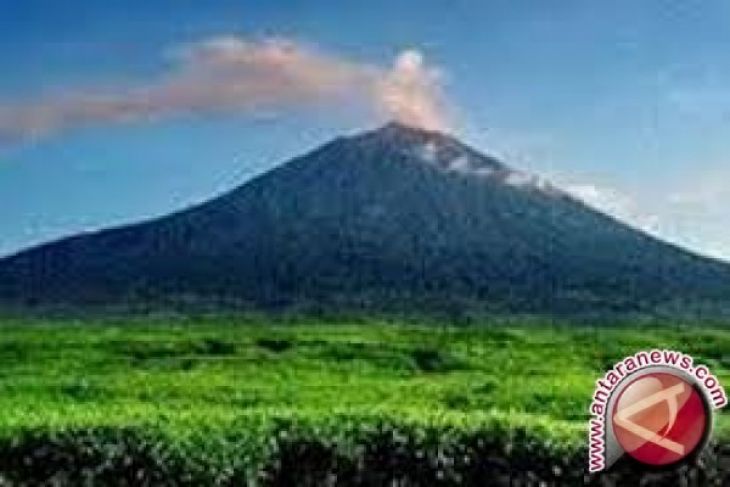Seribuan pendaki tahun baru di Gunung Kerinci