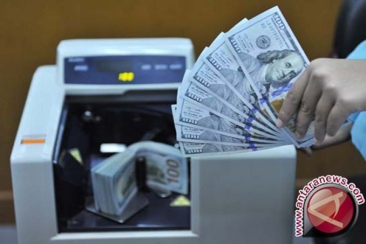 Dolar AS mengaut