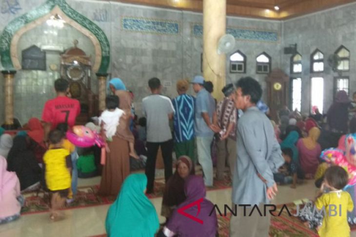 Baznas Batanghari salurkan zakat