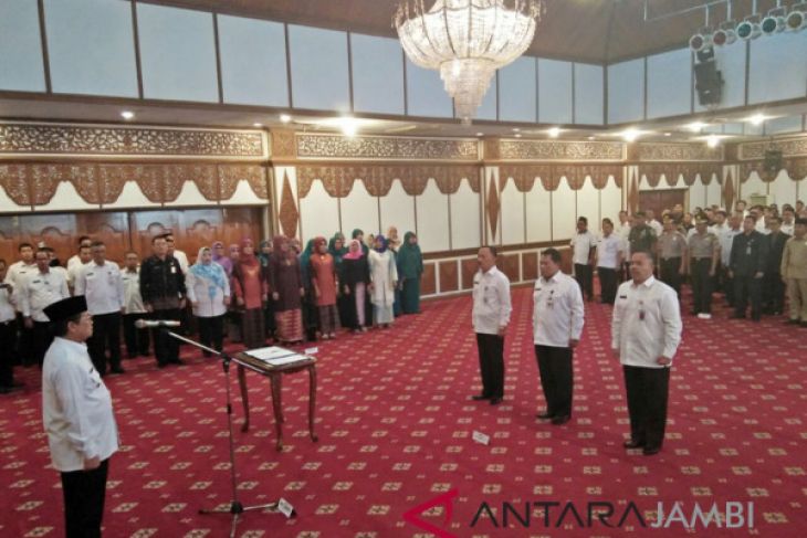 Wagub kukuhkan tiga penjabat bupati-wali kota
