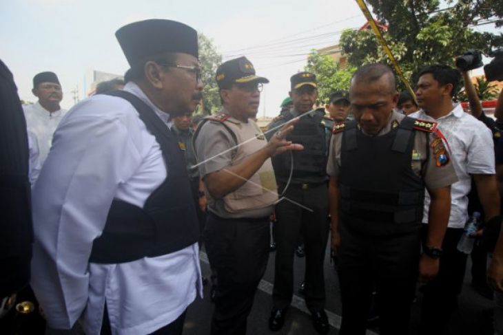 Ketenangan Surabaya terkoyak