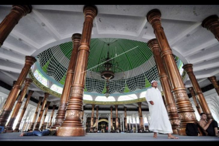 Masjid Seribu Tiang gelar tarawih satu juz