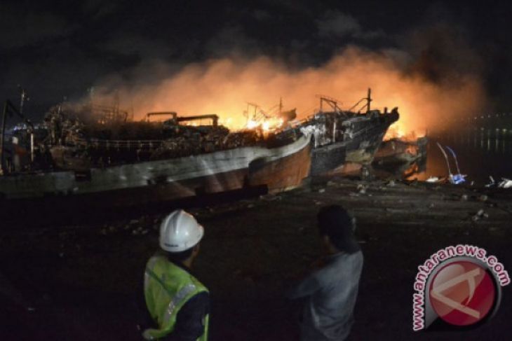Puluhan kapal terbakar di Benoa Bali
