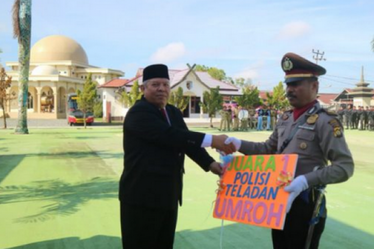 Polisi teladan Tanjabbar peroleh hadiah umroh
