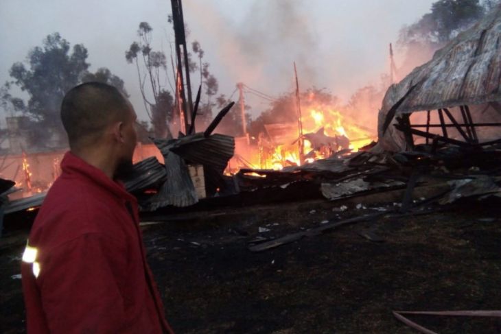 Tribun utama arena eks MTQ Jambi terbakar