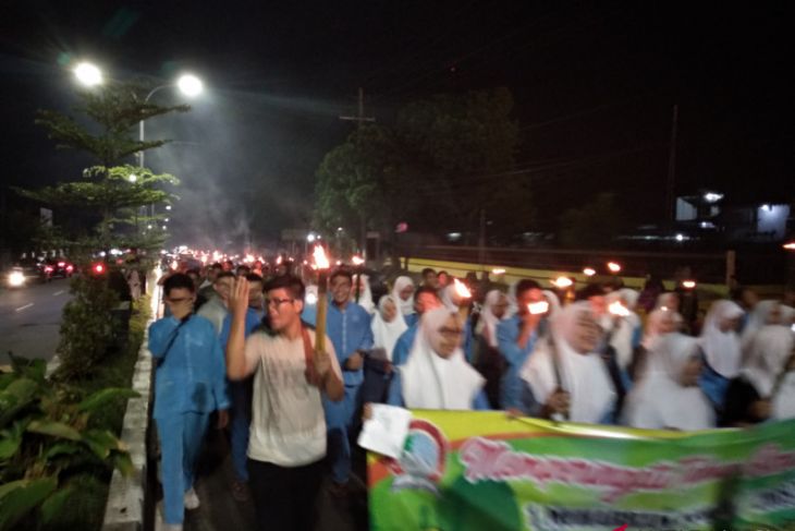 Pelajar Jambi ramaikan pawai obor sambut 1 Muharram