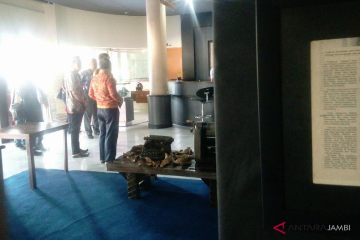 Pengunjung Museum Siginjai Jambi bawa pemandu mandiri