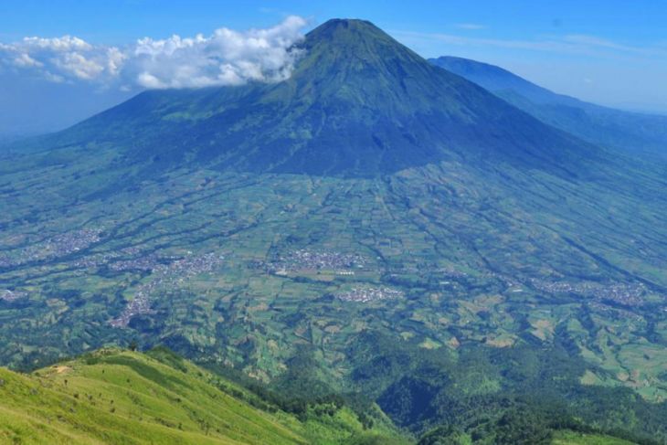 Narasi batu dan kaostis-estetis komunitas lima gunung