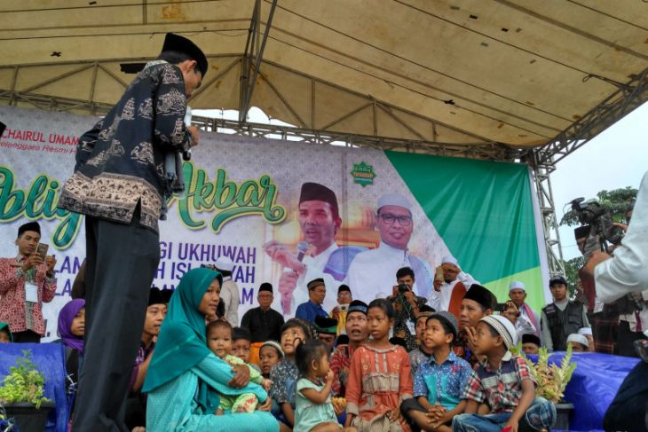 Ustadz Somad islamkan 11 orang warga SAD di Batanghari