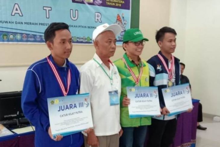 Kuswanto juara III catur kilat Pekan Kreatifitas Mahasiswa PTKIN Sumatera
