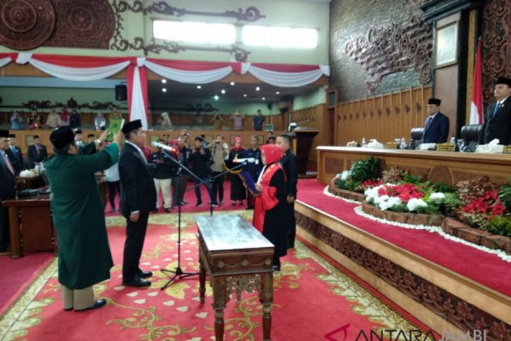 Sufardi Nurzain resmi jabat Wakil Ketua DPRD Provinsi Jambi