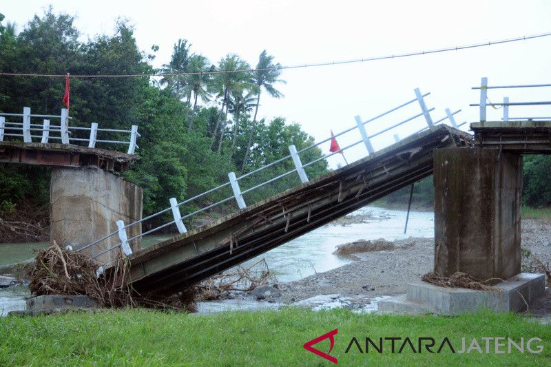 Jembatan Wonosegoro yang terputus segera dibangun kembali