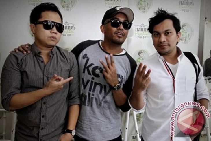 Sandhy-Glenn-Tompi Gebrak